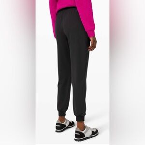 Lululemon Keep Moving Jogger, 28”, size 4
Black
Material: Luxtreme